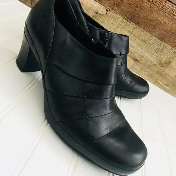 Clark Leather Ankle Bootie - Picture 4 of 6